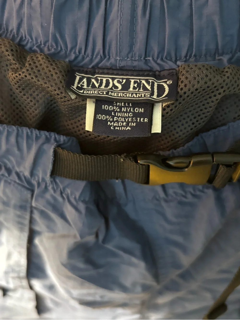 Lands' End Women’s Navy Blue Cargo Shorts with Built-In Belt - Picture 2 of 3